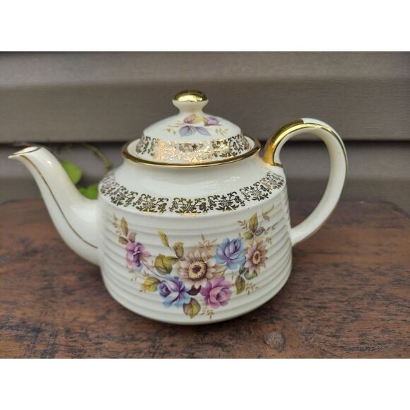 Sadler Windsor 4 Cup Teapot w/ Blue & Lavender Flowers Ribbed - Picture 2 of 6